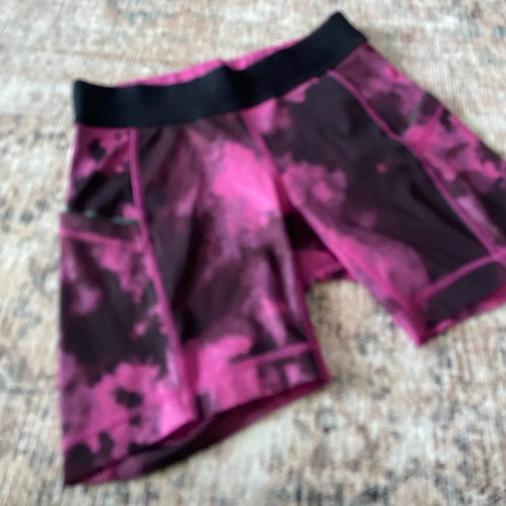 🛑SOLD Lululemon What the Sport Bike Short in Blooming Pixie Raspberry Size 4 - Picture 7 of 9